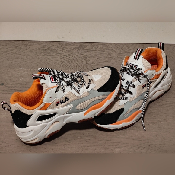 FILA Ray Tracer Sneaker - Picture 2 of 3